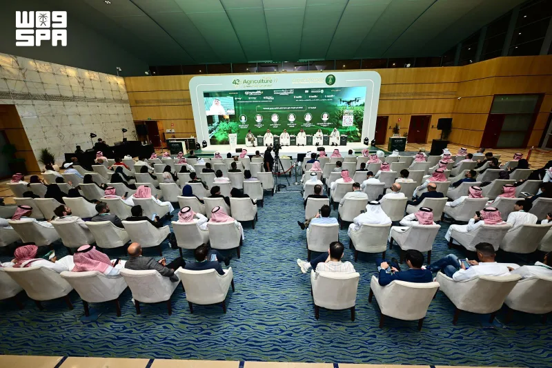 وزارة البيئة تحث المزارع خارج نطاق توسعة الشبكة الكهربائية على تقييم الطاقة الشمسية بديلًا للديزل